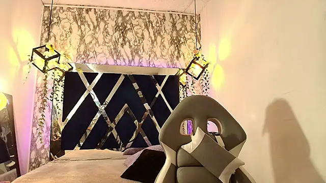 Snapshot of charlotte_bluee chatting on 05/20/26, 06:47 charlotte bluee online show from 05/20/26, 06:47