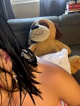 ZafiroKlein online show from 10/31/25, 09:05