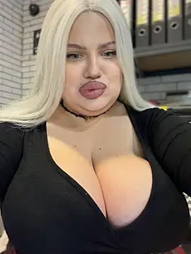 Eliaden online show from 10/31/25, 02:45