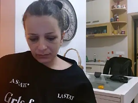 Snapshot of super_girl_1985 chatting on 02/14/25, 10:58 super girl 1985 online show from 02/14/25, 10:58