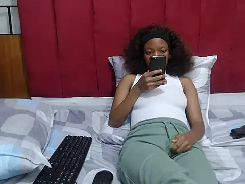 Snapshot of ComeHaveaTask chatting on 02/18/25, 10:16 ComeHaveaTask online show from 02/18/25, 10:16