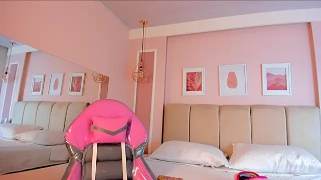 Snapshot of Annie_rhoades chatting on 12/16/25, 12:54 Annie rhoades online show from 12/16/25, 12:54