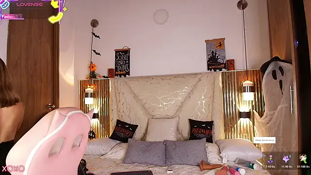 Snapshot of Julieta_priv chatting on 10/25/25, 02:13 Julieta priv online show from 10/25/25, 02:13