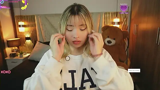 Snapshot of Julieta_priv chatting on 02/04/26, 02:23 Julieta priv online show from 02/04/26, 02:23