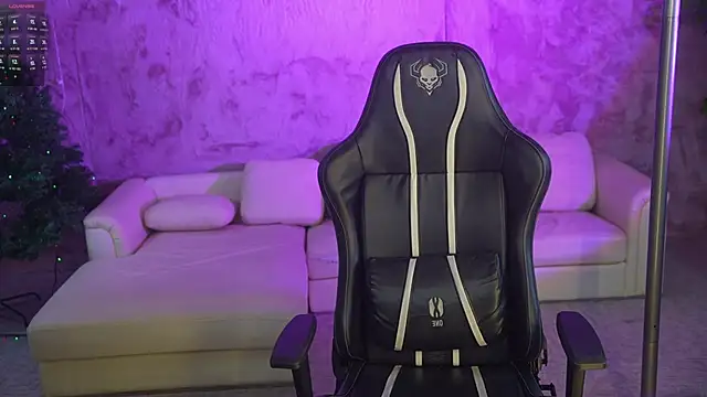 Layla Sweet  online show from 12/16/25, 07:30