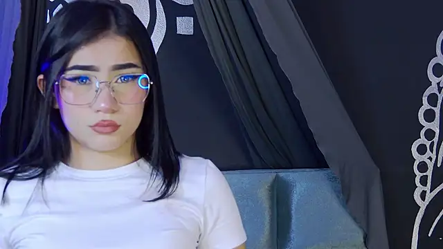 Arii moon online show from 10/27/25, 07:40