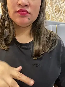 Snapshot of pihu_00777 chatting on 02/14/25, 10:25 pihu 00777 online show from 02/14/25, 10:25