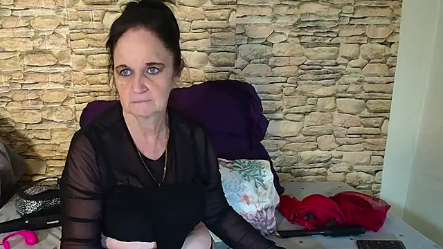 Snapshot of LuciousGrace chatting on 09/25/25, 05:38 LuciousGrace online show from 09/25/25, 05:38