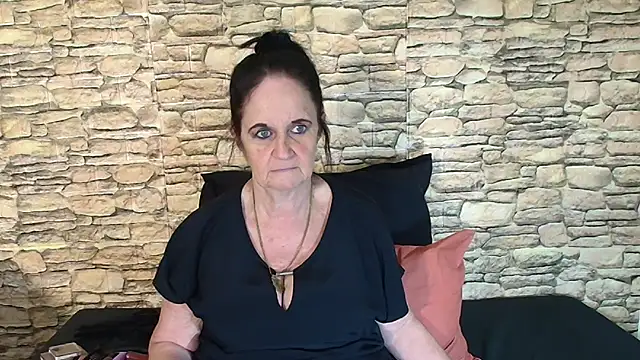 Snapshot of LuciousGrace chatting on 09/26/25, 06:01 LuciousGrace online show from 09/26/25, 06:01