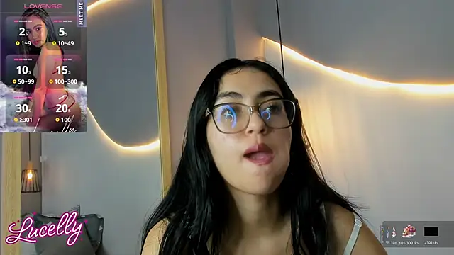 lucelly 15 online show from 10/19/25, 11:44