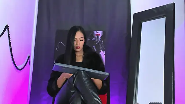 Snapshot of Aleshkastone chatting on 10/19/25, 12:44 Aleshkastone online show from 10/19/25, 12:44