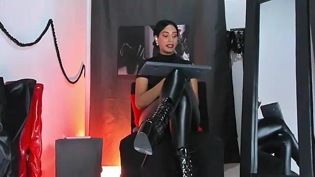 Snapshot of Aleshkastone chatting on 10/31/25, 01:06 Aleshkastone online show from 10/31/25, 01:06