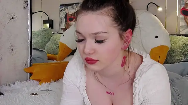 Snapshot of -Amora chatting on 03/21/25, 11:12 -Amora online show from 03/21/25, 11:12