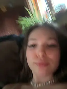 -Amora online show from 11/11/25, 12:16