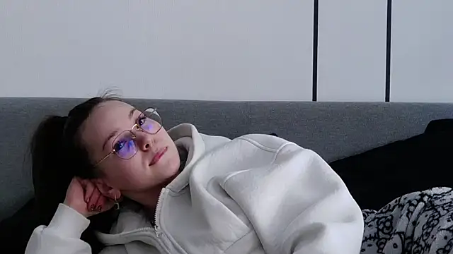 -Amora online show from 03/31/26, 11:21