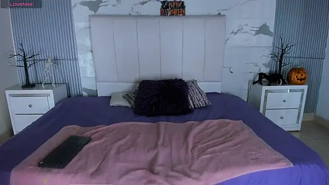 Snapshot of JanickBaker chatting on 10/07/25, 12:13 JanickBaker online show from 10/07/25, 12:13