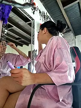 Snapshot of JanickBaker chatting on 10/13/25, 12:49 JanickBaker online show from 10/13/25, 12:49