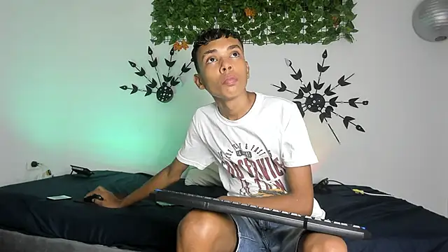 Snapshot of Calvin_Ford chatting on 02/20/25, 01:25 Calvin Ford online show from 02/20/25, 01:25