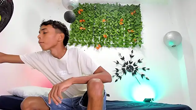 Snapshot of Calvin_Ford chatting on 02/25/25, 01:41 Calvin Ford online show from 02/25/25, 01:41