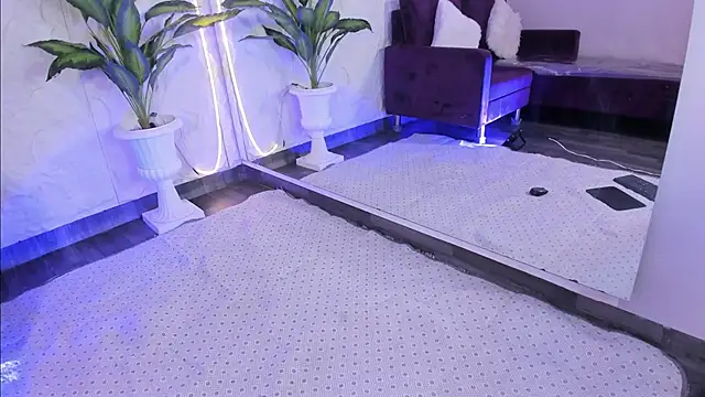 MelanieHillss online show from 12/16/25, 04:28