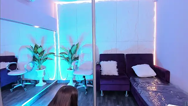 MelanieHillss online show from 12/20/25, 04:41