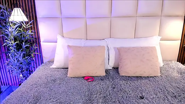 MelanieHillss online show from 03/17/26, 04:28