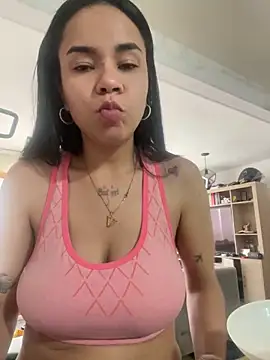 Snapshot of Naatalia chatting on 02/15/25, 05:28 Naatalia online show from 02/15/25, 05:28