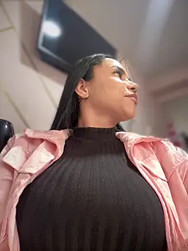 Snapshot of Naatalia chatting on 10/06/25, 09:45 Naatalia online show from 10/06/25, 09:45