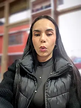 Snapshot of Naatalia chatting on 10/18/25, 09:48 Naatalia online show from 10/18/25, 09:48