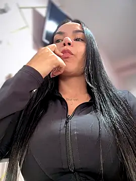 Snapshot of Naatalia chatting on 10/21/25, 09:37 Naatalia online show from 10/21/25, 09:37