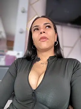 Snapshot of Naatalia chatting on 10/28/25, 05:37 Naatalia online show from 10/28/25, 05:37