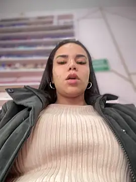 Snapshot of Naatalia chatting on 11/14/25, 08:18 Naatalia online show from 11/14/25, 08:18