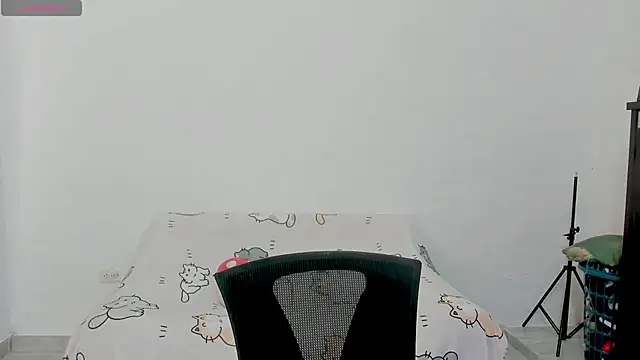 Naoko 7w7 online show from 10/24/25, 10:06