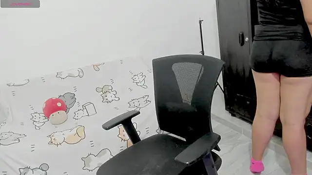 Naoko 7w7 online show from 11/25/25, 10:54