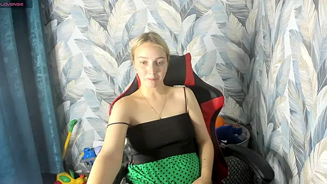 Snapshot of stella_leex chatting on 11/04/25, 05:12 stella leex online show from 11/04/25, 05:12