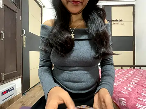 Snapshot of aliya_bhatt chatting on 10/15/25, 03:56 aliya bhatt online show from 10/15/25, 03:56