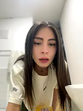 Snapshot of candycami19 chatting on 10/13/25, 06:13 candycami19 online show from 10/13/25, 06:13