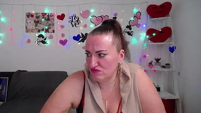 DianaMGG online show from 03/06/25, 03:45