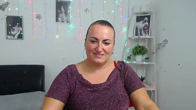 DianaMGG online show from 10/09/25, 05:33