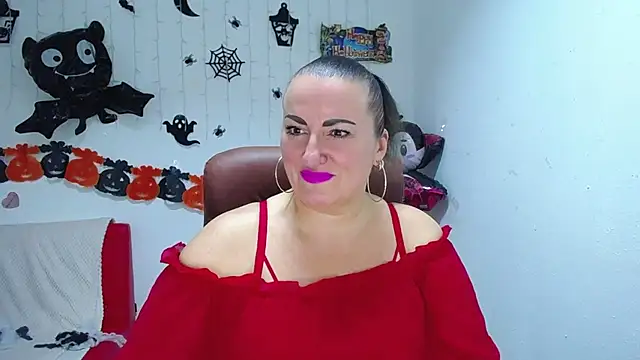 DianaMGG online show from 11/04/25, 06:23