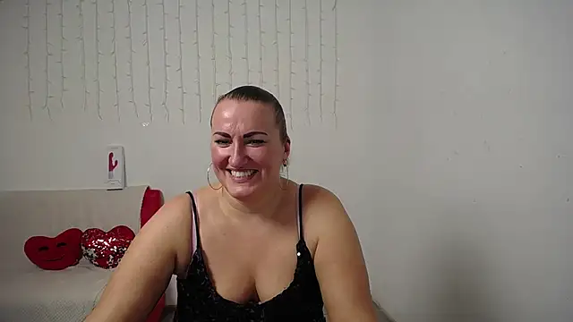 DianaMGG online show from 11/08/25, 06:18