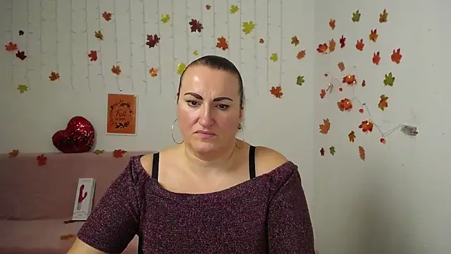 DianaMGG online show from 11/17/25, 07:03