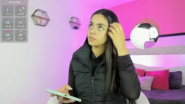 Bella walker  online show from 03/26/26, 08:25