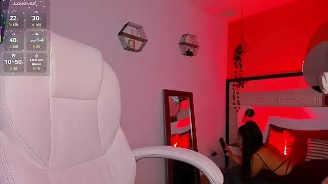 Bella walker  online show from 04/04/26, 04:37