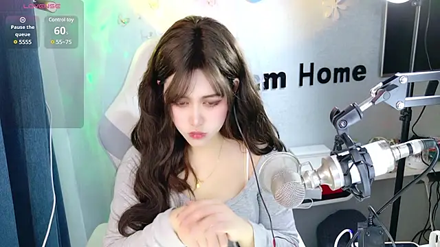 Snapshot of hanhan-baby chatting on 02/18/25, 06:48 hanhan-baby online show from 02/18/25, 06:48