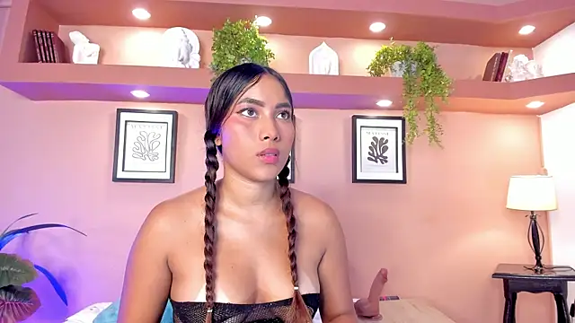 SofiaBennett  online show from 03/04/25, 06:39