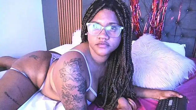 Snapshot of ZahraRose chatting on 02/15/25, 04:01 ZahraRose online show from 02/15/25, 04:01