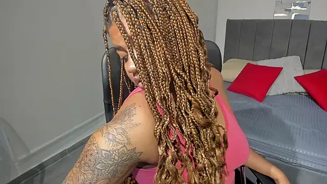 Snapshot of ZahraRose chatting on 03/10/25, 11:53 ZahraRose online show from 03/10/25, 11:53
