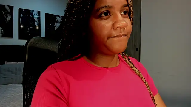 Snapshot of ZahraRose chatting on 09/12/25, 08:31 ZahraRose online show from 09/12/25, 08:31