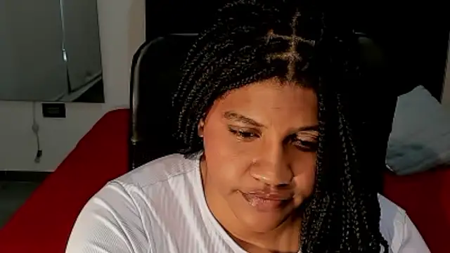Snapshot of ZahraRose chatting on 10/15/25, 07:58 ZahraRose online show from 10/15/25, 07:58